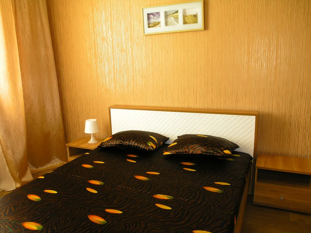 Светлая двухкомнатная квартира с евро ремонтом в многоэтажном доме