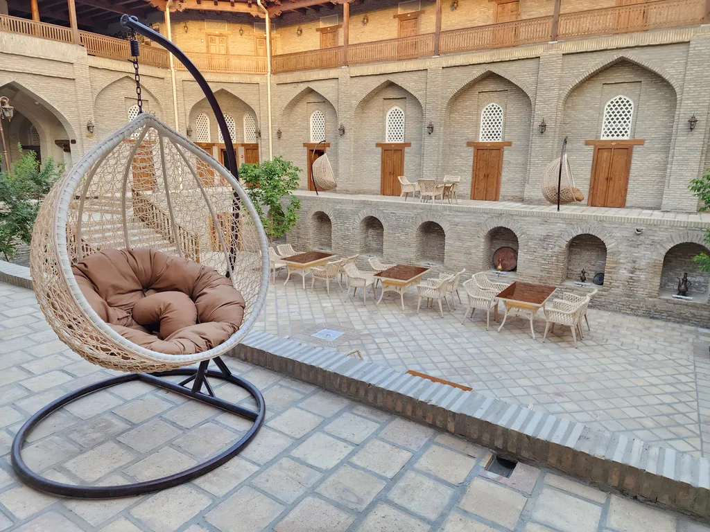 Трехместный номер в Каравансарае XIX века в Бухаре