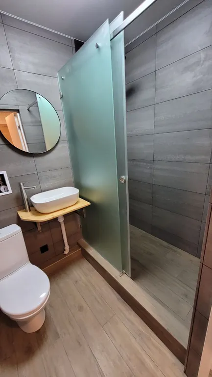 Квартира в роскошном современном коттедже с болшой кухней гостинной