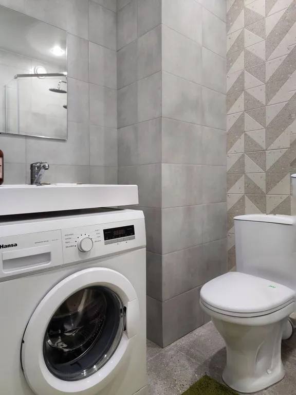 Просторная студия с балконом