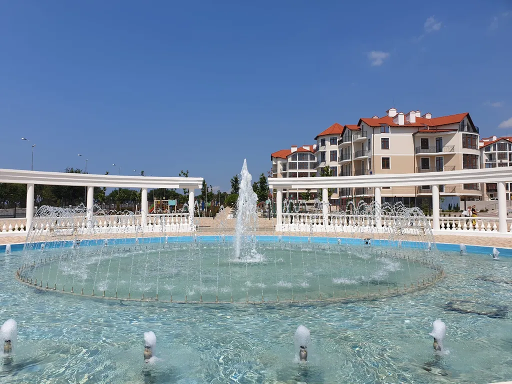 Шикарная 4-комнатная квартира у моря (Royal Apartment on Krymskaya 22)