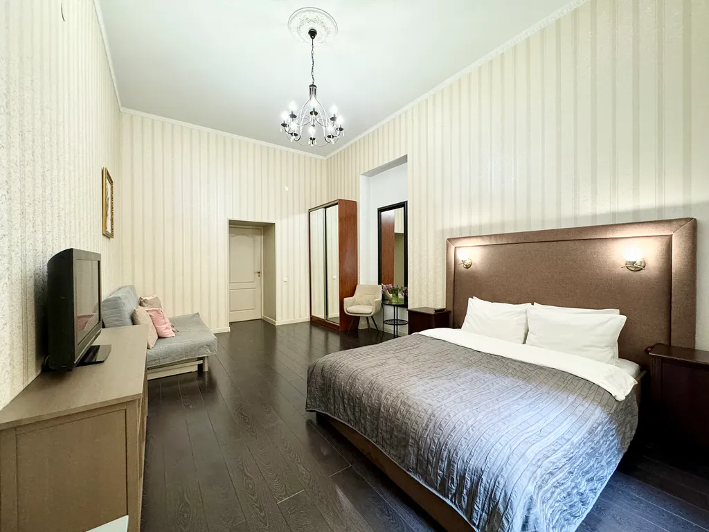 Квартира Просторная квартира возле Эрмитажа - 3 спальни, 2 санузла, парковка — Санкт-Петербург