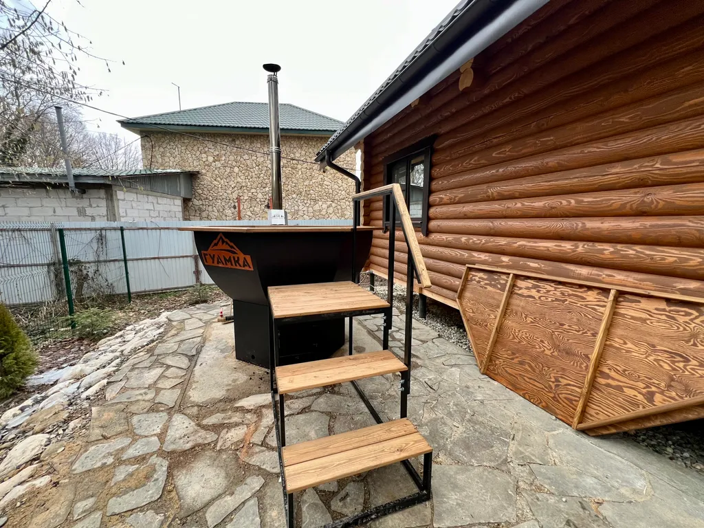 Сруб с банным чаном