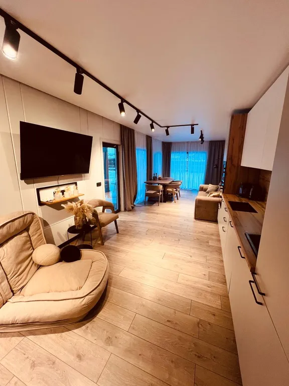 Новый стильный дом с купелью и сауной