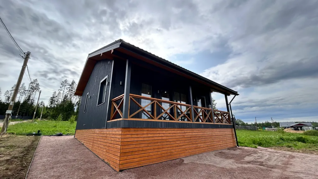 Дом с видом на сосновый лес возле Игоры Драйв с уютной зоной кострища