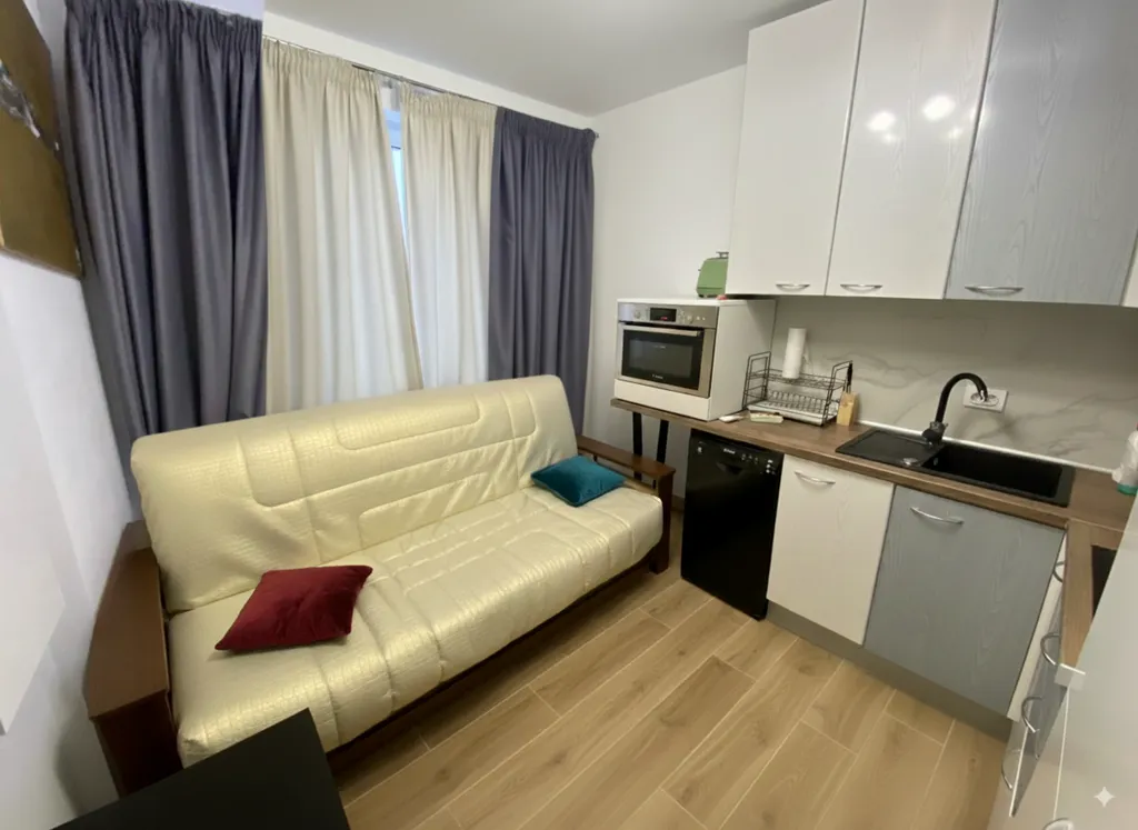 Однушка с видом на море