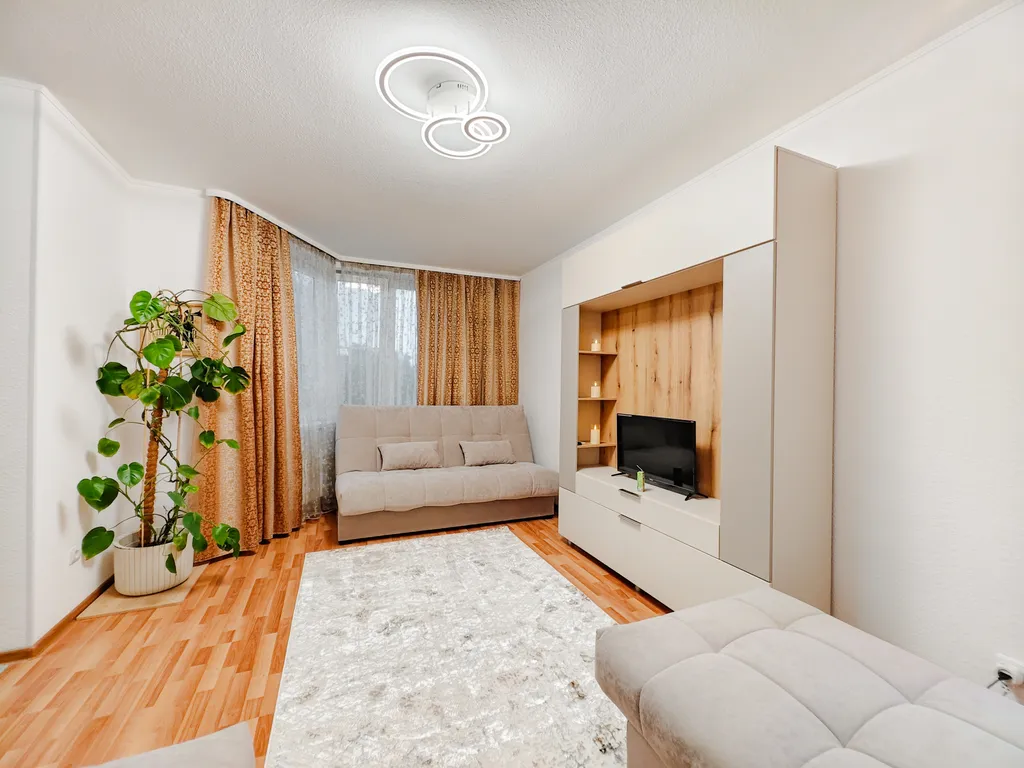 Двухкомнатная/2+1+1+1+1/ Уралмаш/ новостройка /большая кухня/лоджия