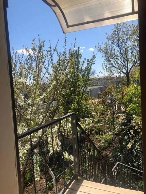 Просторный дом с благоухающим садом у Фаины