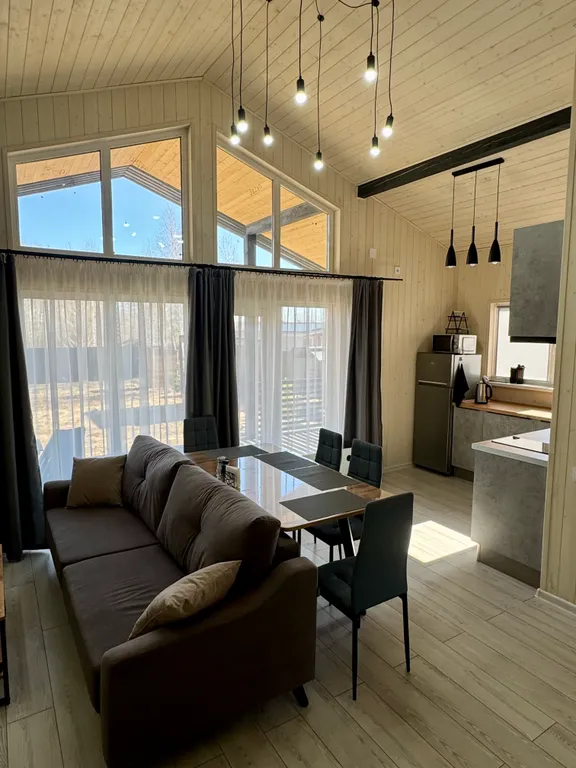 Коттедж у озера