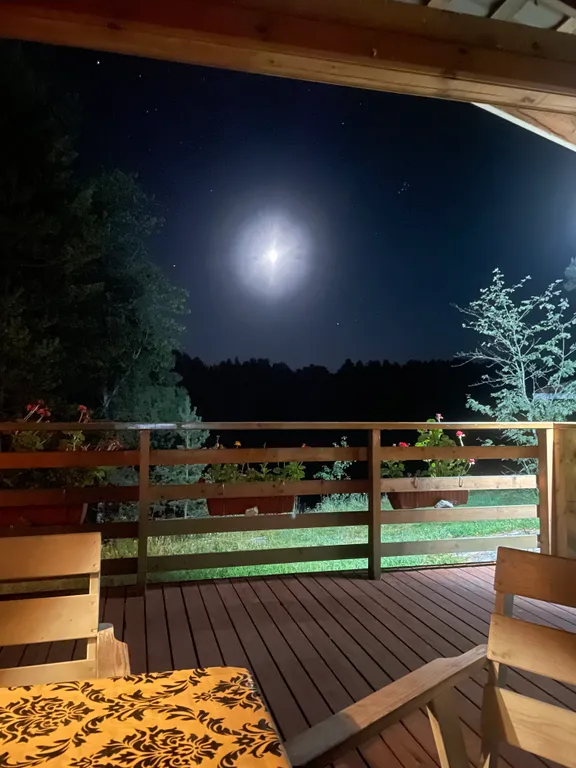 Большой уютный деревянный коттедж на самом берегу Ладожских шхер