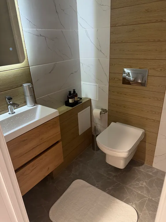 Уютная квартира с современным ремонтом со своей территорией