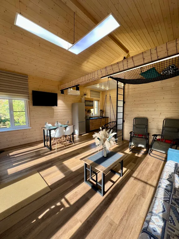 Стильный барн в соснах