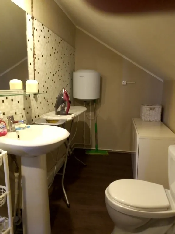 Часть дома с двором и мангалом