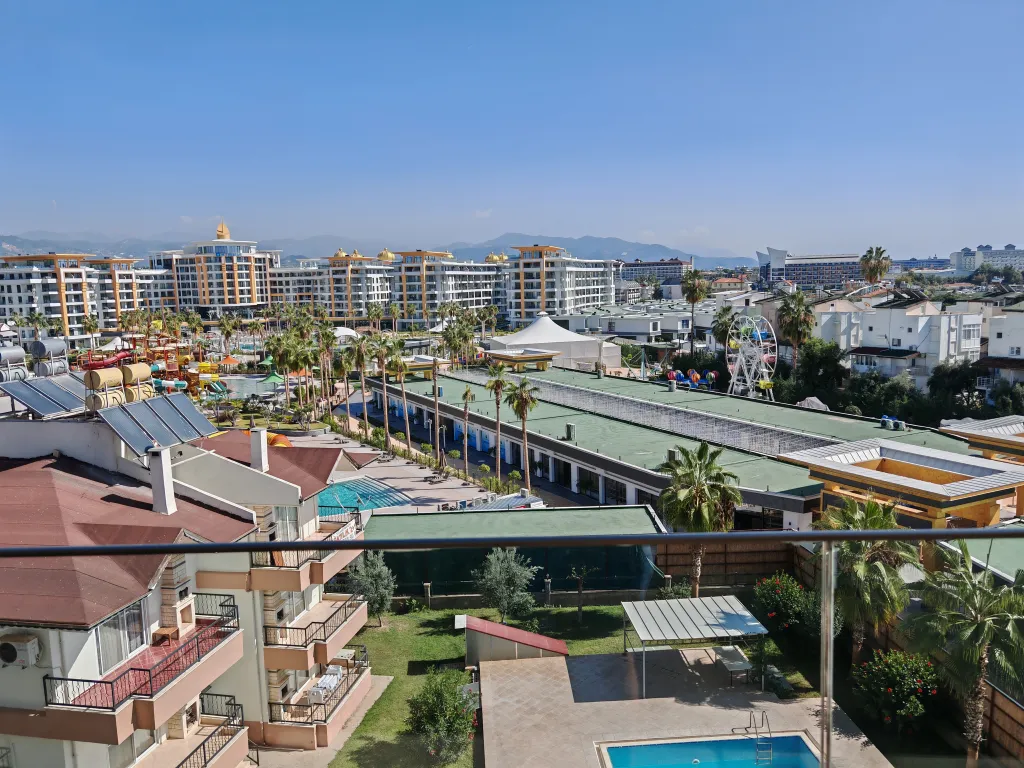 Квартира 1+1 в Azura World c видом на бассейн и аквапарком