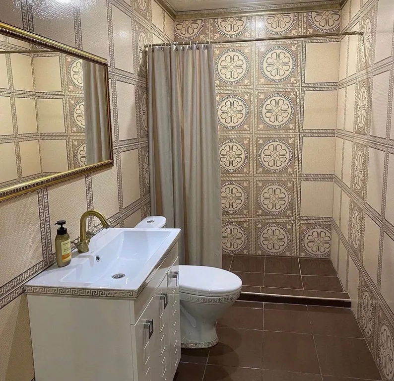 Уютный дом с двориком в центре города