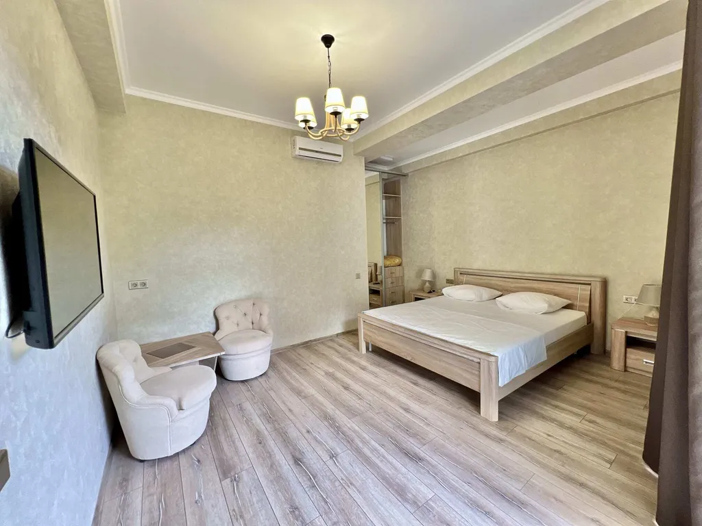 Дом в Гаспре с бассейном и беседкой