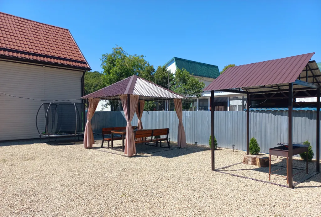 Гуамкаюг. Дом с купелью и видом на горы