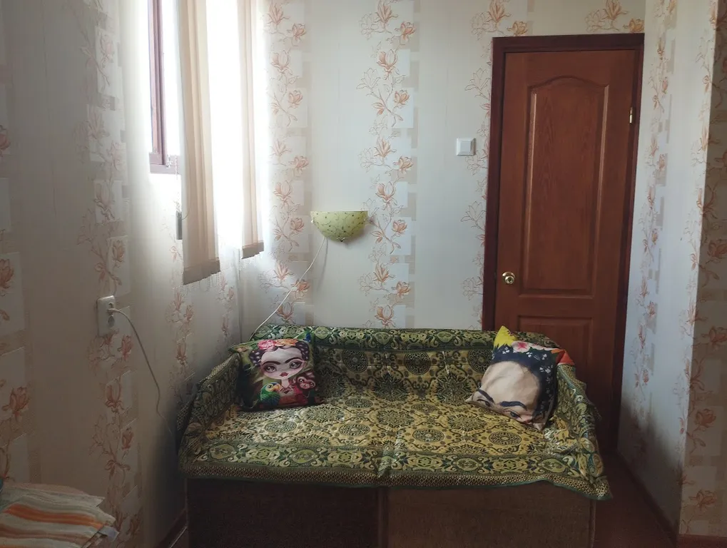 Просторная комната с кондиционером в частном доме