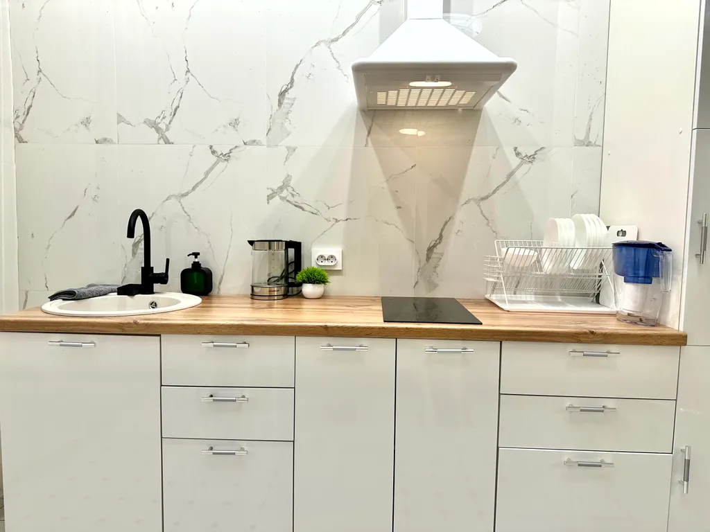 Светлые современные апартаменты в центре города