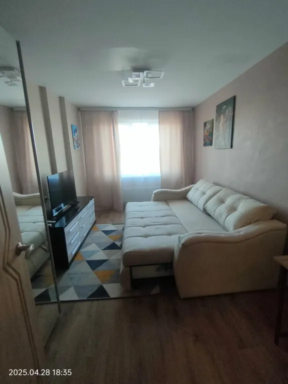 Уютная двухкомнатная квартира с видом на город и реку с 25 этажа