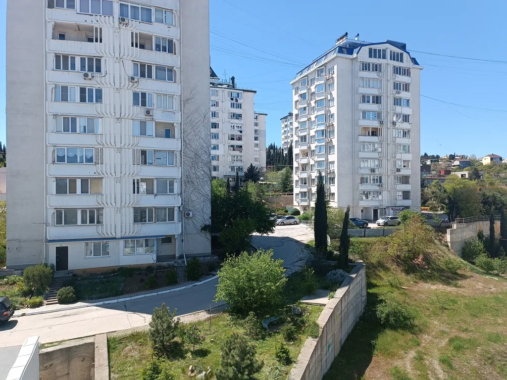 Уютная квартира в спальном районе недалеко от моря, с видом на горы