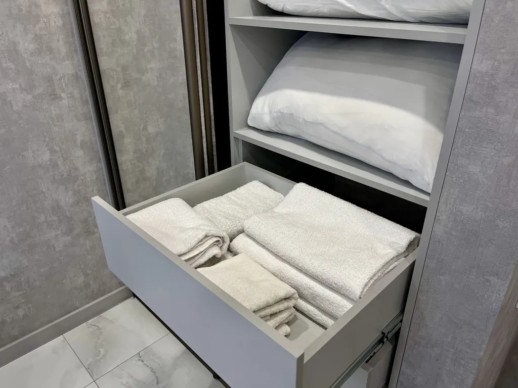 Просторная квартира со стильным интерьером и уютной атмосферой