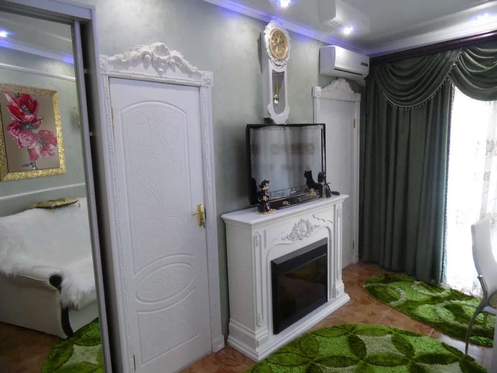 Апартамент в курортном городке с видом на море