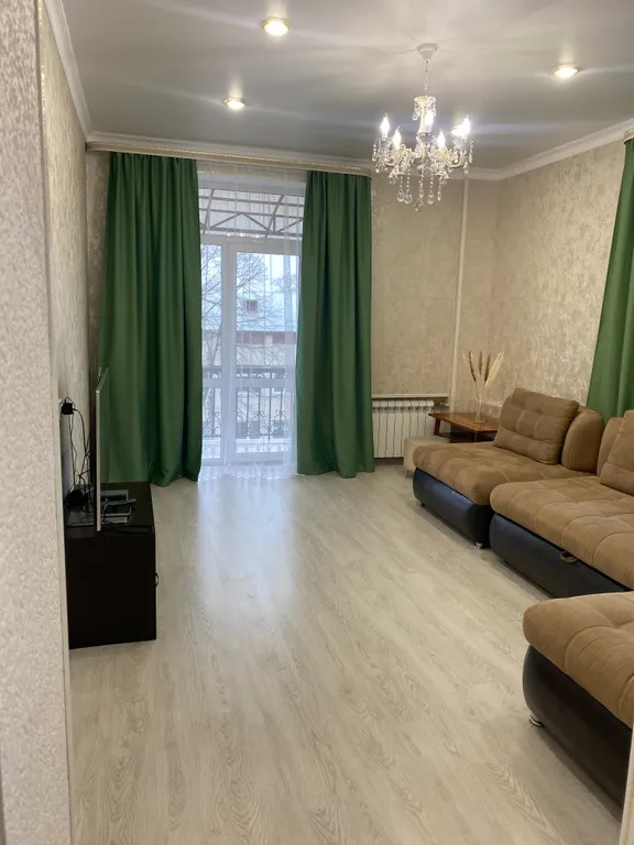 Большая квартира в центре, после ремонта — аренда посуточно в Владикавказ