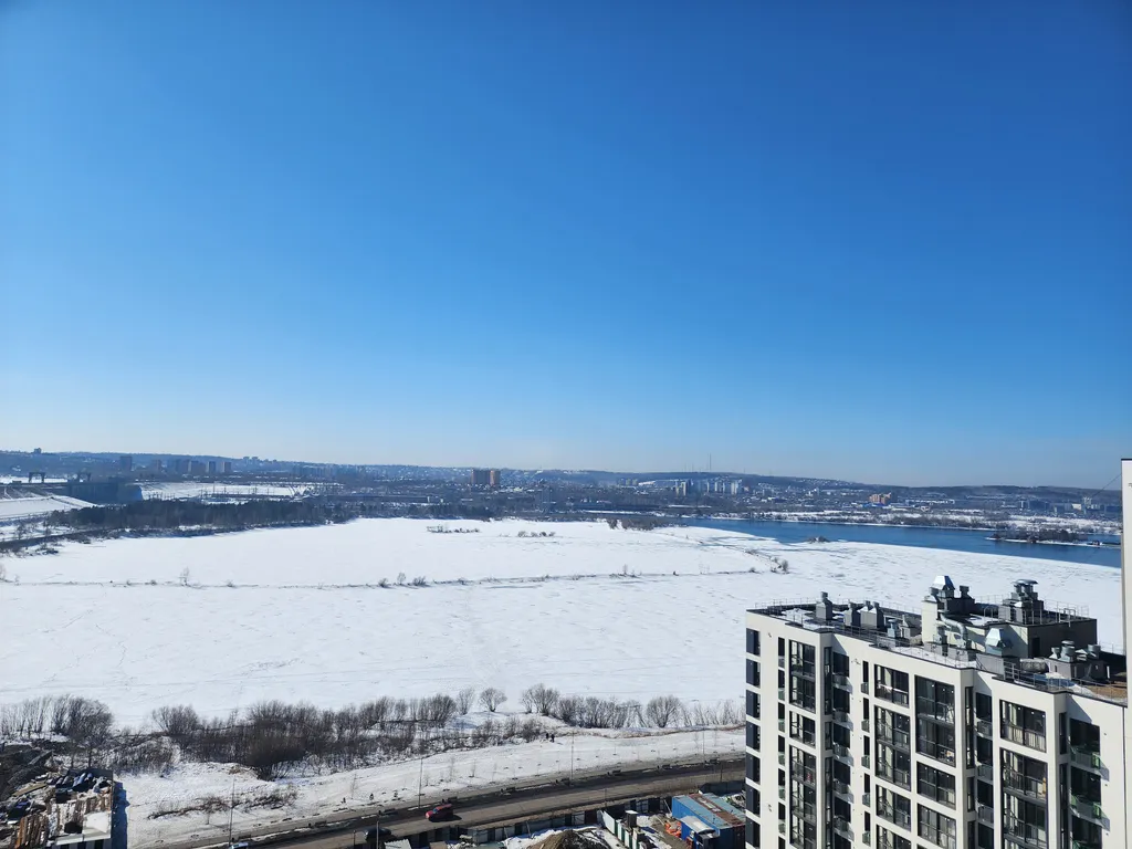 Новая студия с шикарным видом на Ангару