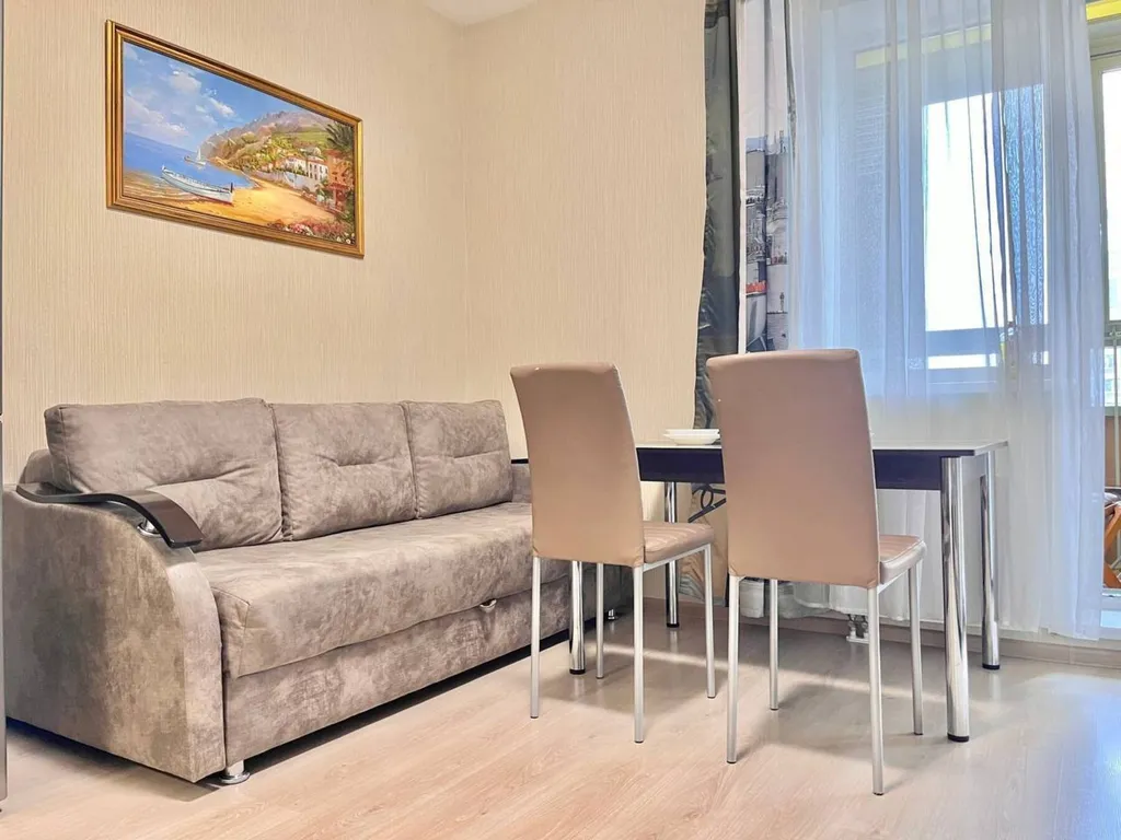 Евродвушка Апарт Гулливер с лоджией в центре