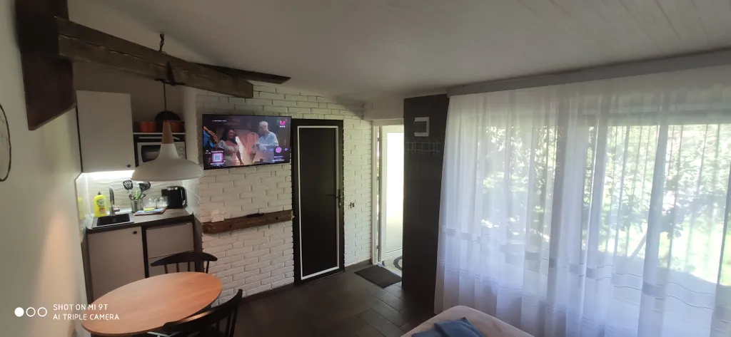 Студия с видом на сад