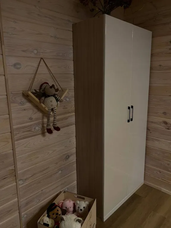 Дом у берега озера