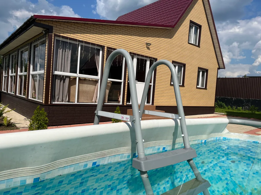 Загородный дом с баней в километре от прекрасного города