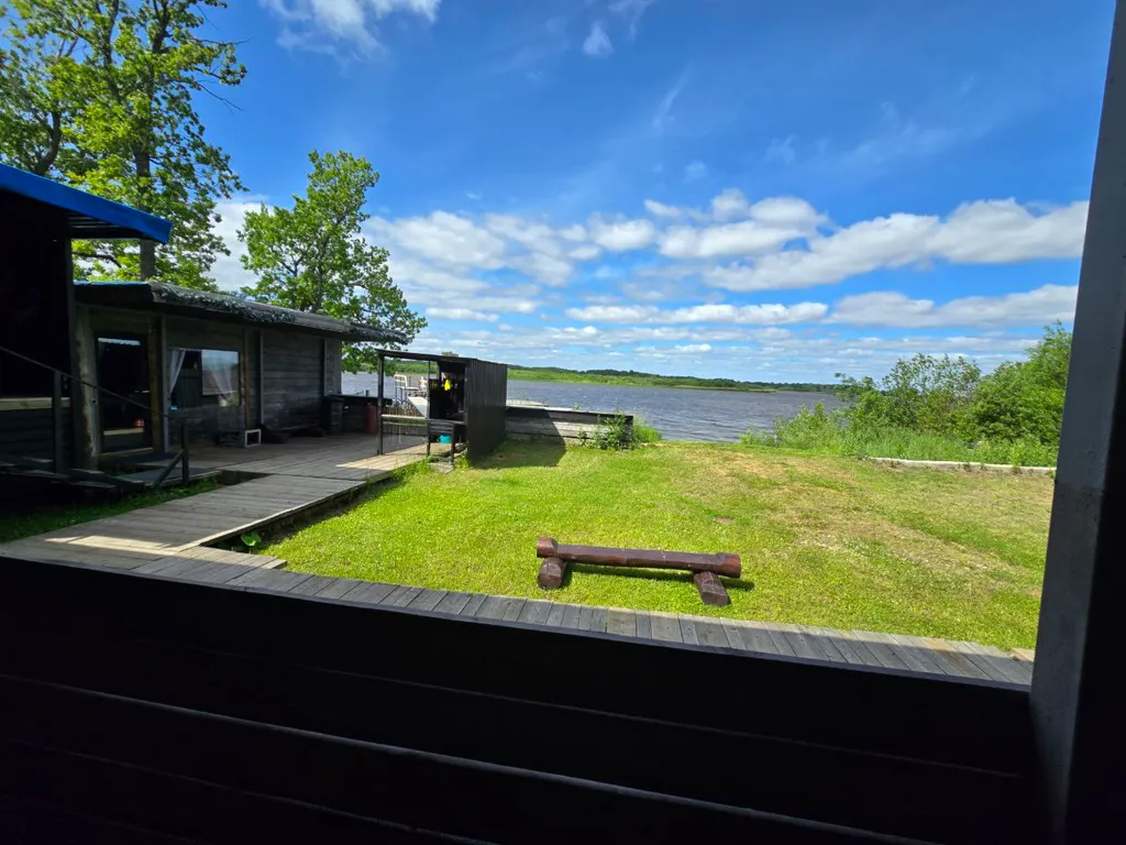 Дом с баней на берегу