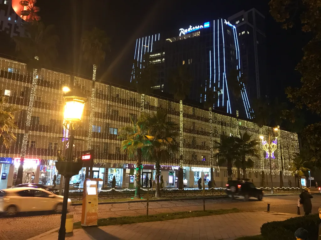 Квартир в старом Батуми, в районе Драматического театра, с большим балконом