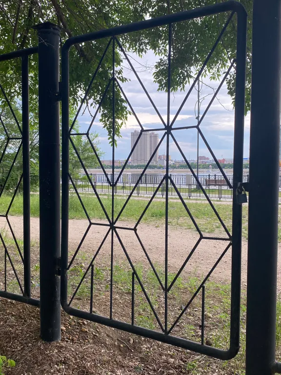 Большая квартира на набережной