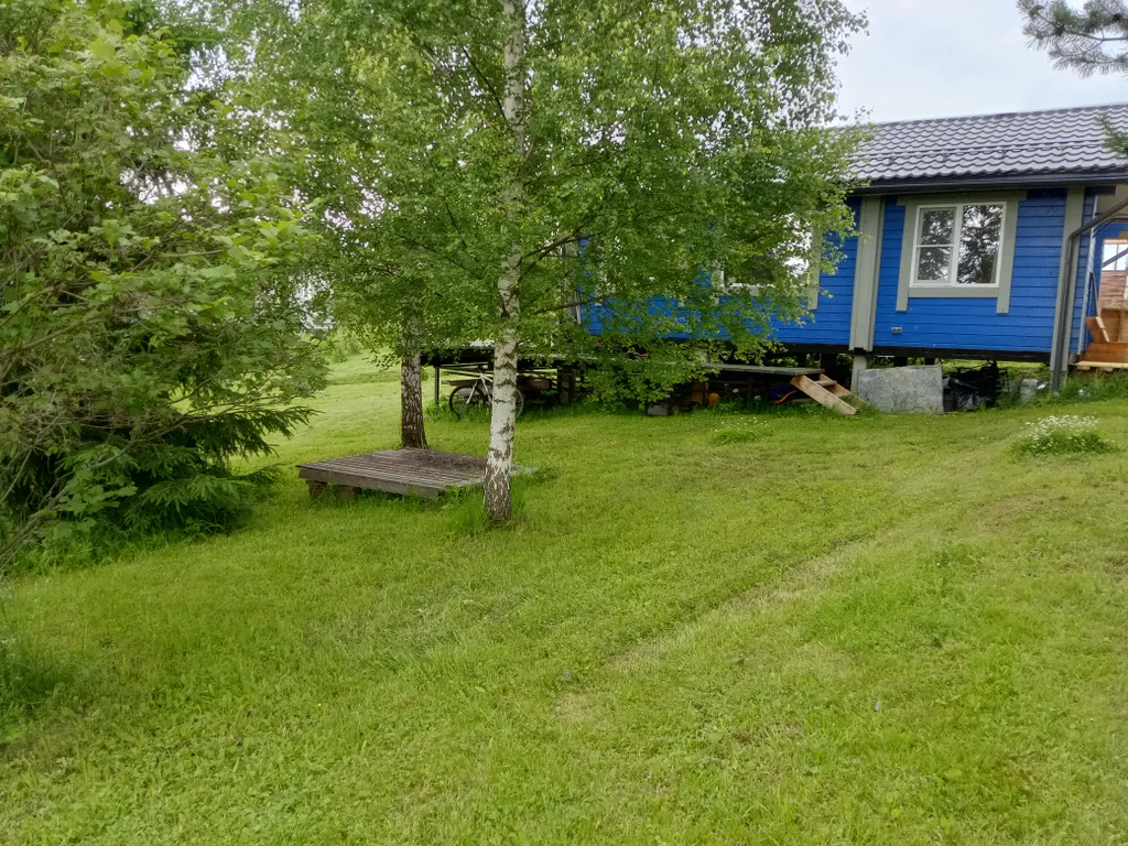 Уютный дом на краю города