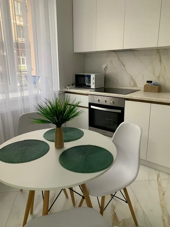 Уютная студия, в центре ленинского района, рядом набережная, сквер Зои