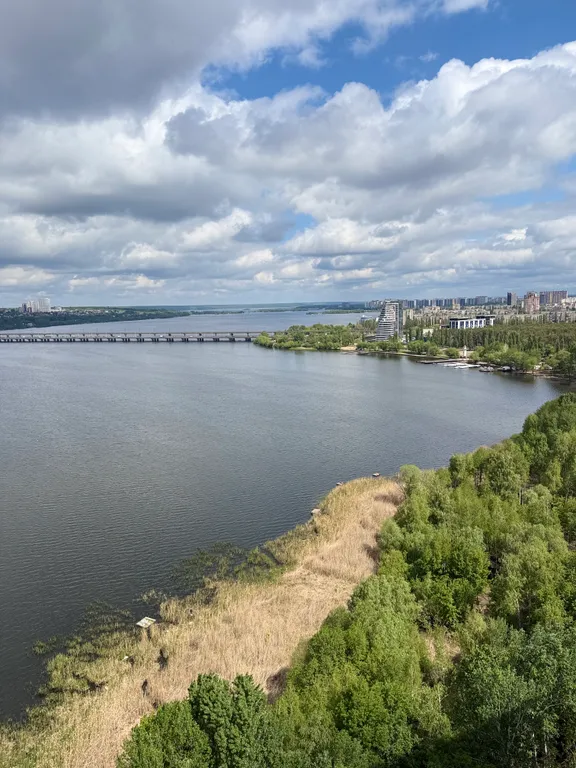 Дизайн-студия с видом на водохранилище