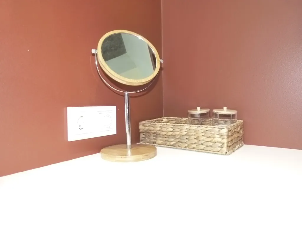 Квартира с дизайнерским ремонтом в японском стиле с бассейном