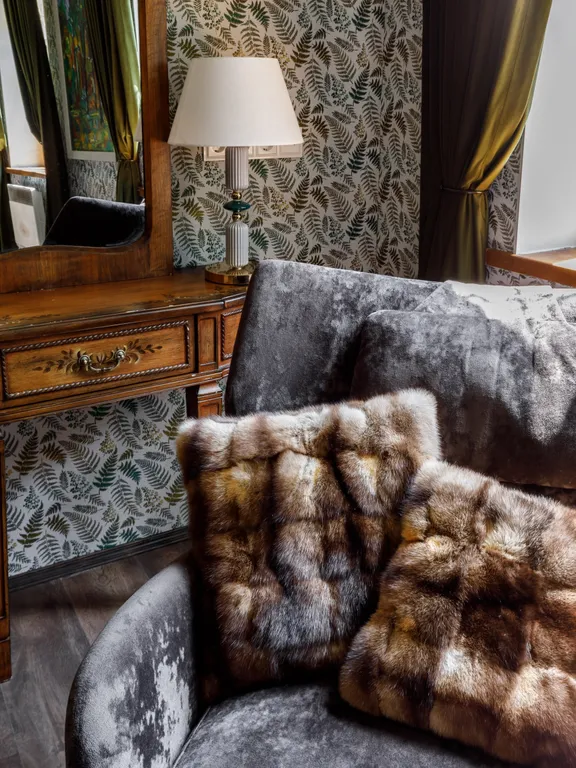 Уединённый дом на берегу живописной заводи