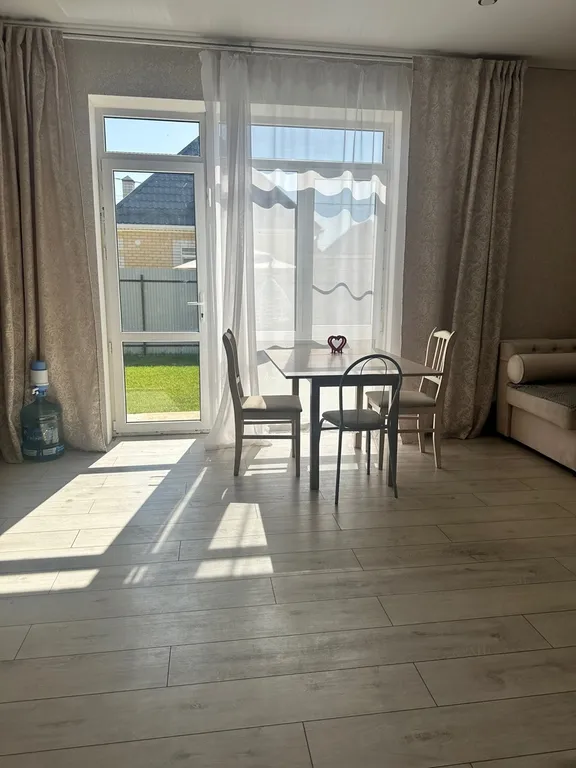 Дом с бассейном в черте города