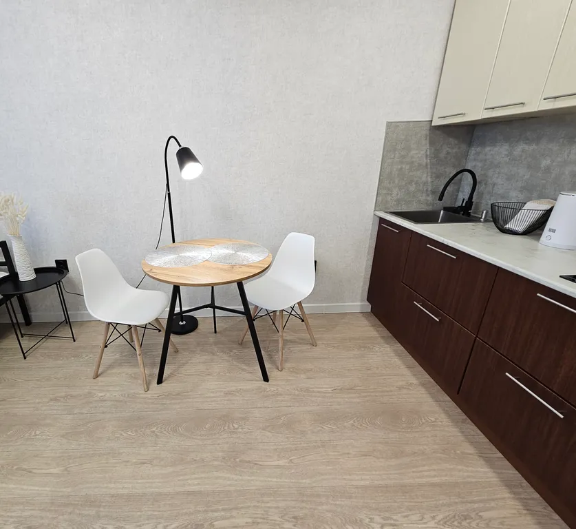 Уютная студия с видом на закат