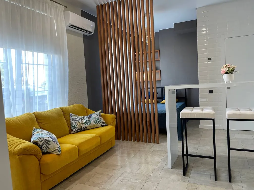 Стильная студия у моря со своим отдельным входом и автостоянкой