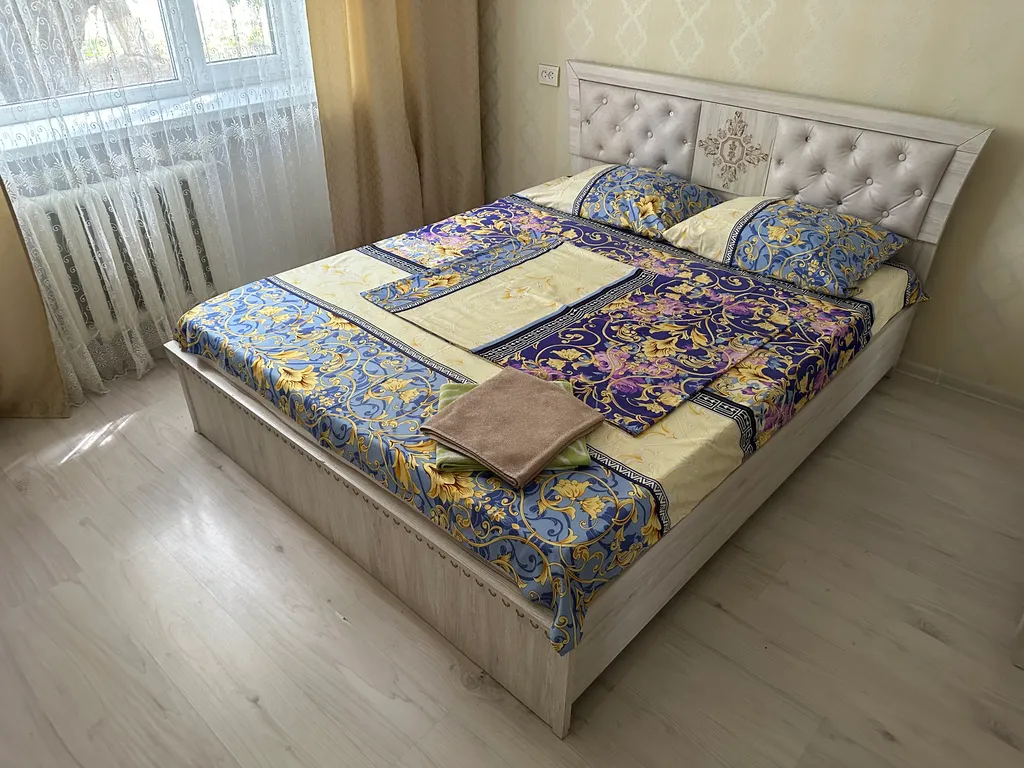 Уютная двухкомнатная квартира на Площади Строителей