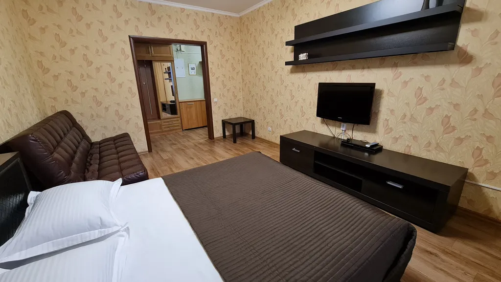 Просторная комфортабельная двухкомнатная квартира в многоэтажном доме