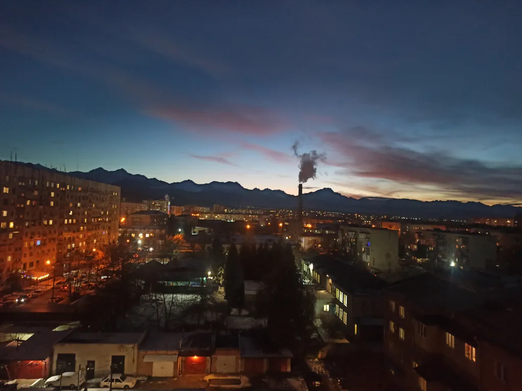 Классная уютная квартира с видом на горы