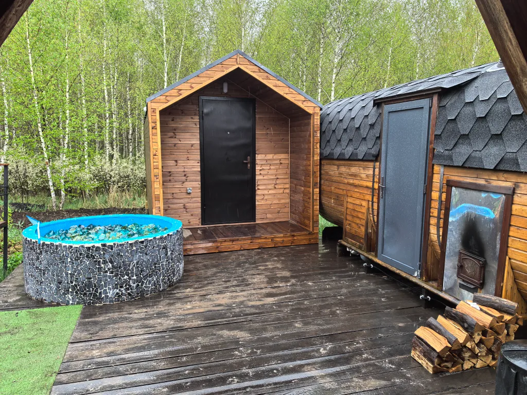 Треугольный дом с баней и чаном