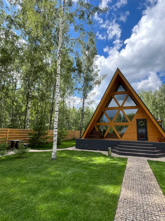 Просторный треугольный дом с джакузи