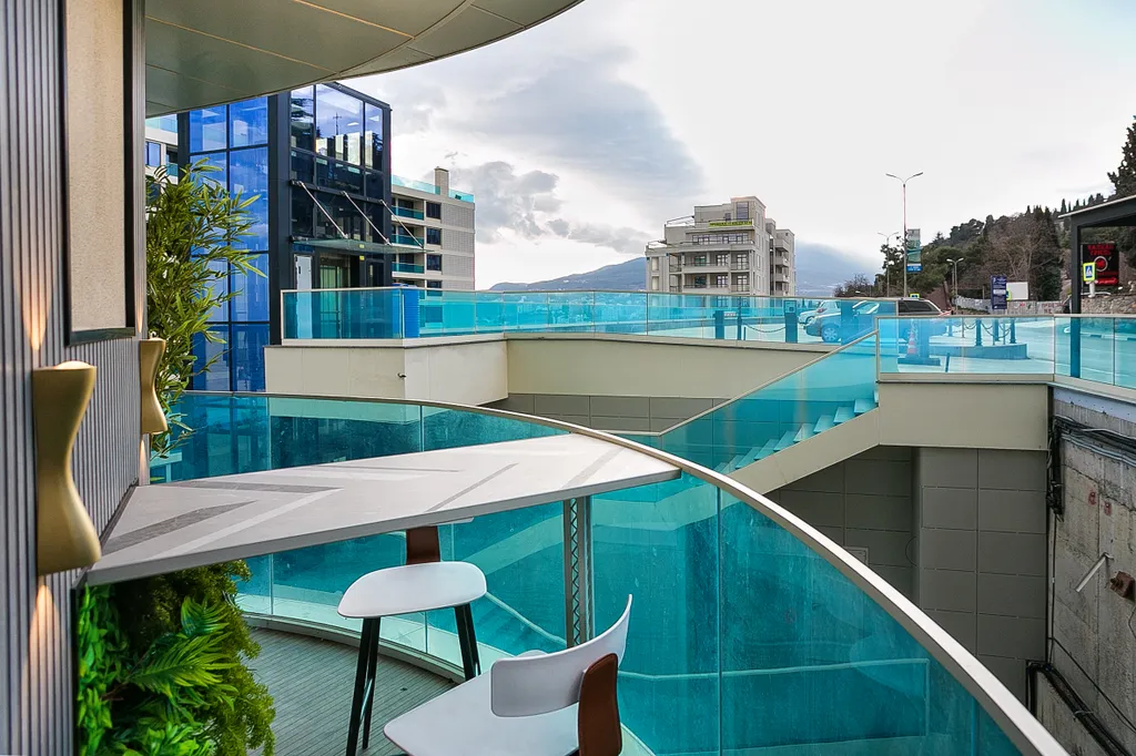 Апартаменты у моря с террасой свой пляж и бассейн в 2 минутах пешком